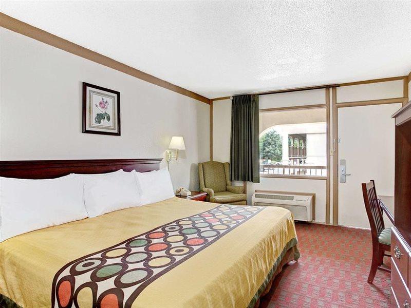 Hotel Super 8 By Wyndham Williamsburg/Historic Area Exterior foto